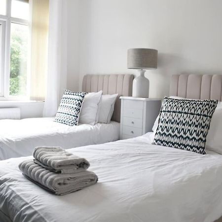 2 Bedroom Apartment In Gateshead Bagian luar foto
